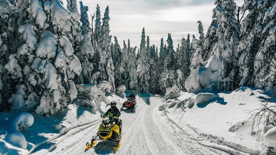 Chalets for rent near snowmobile trails, unforgettable winter adventure